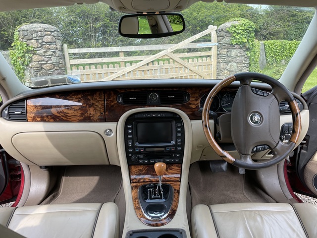 2005 Jaguar X-type - image 10