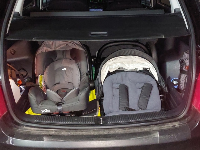 2011 Skoda Fabia - image 4