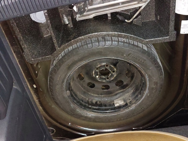 2011 Skoda Fabia - image 8