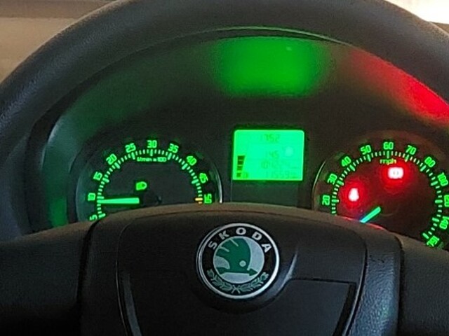 2011 Skoda Fabia - image 12