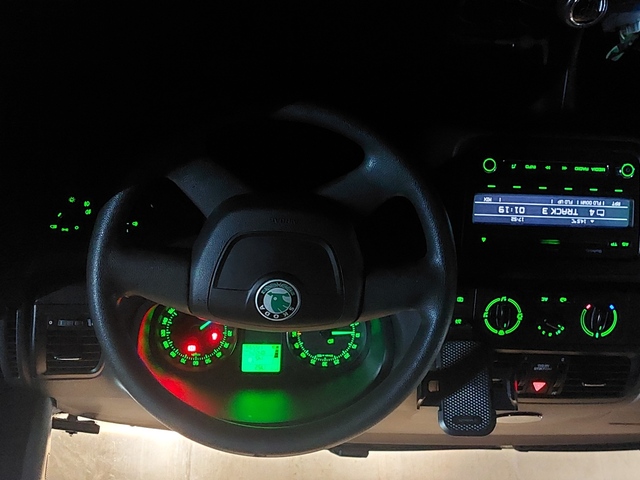 2011 Skoda Fabia - image 13