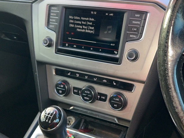 2015 Volkswagen Passat 2.0 TDI SE BUSINESS BLUEMOTION 150PS 4DR €7,500