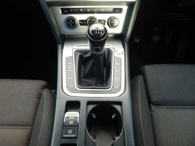 2015 Volkswagen Passat COMFORTLINE 1.6 TDI MANUAL 6SPEED FWD 120HP 4DR €4,900