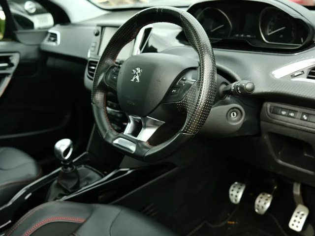 2018 Peugeot 2008 1.6 BLUE HDI 120 GT LINE S/S €16,000