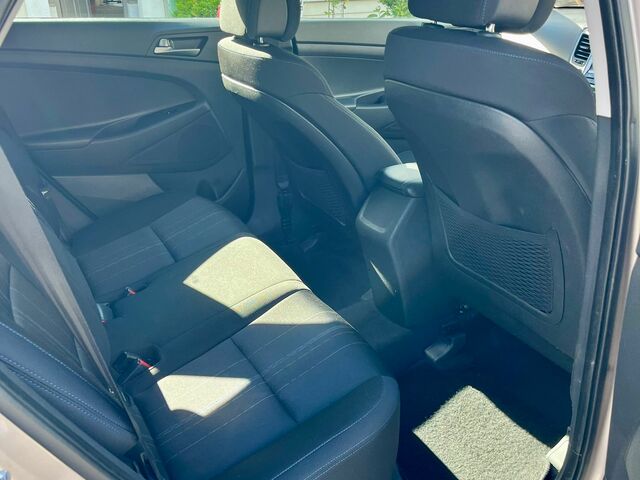 2017 Hyundai Tucson - image 2