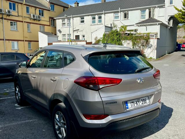 2017 Hyundai Tucson - image 3
