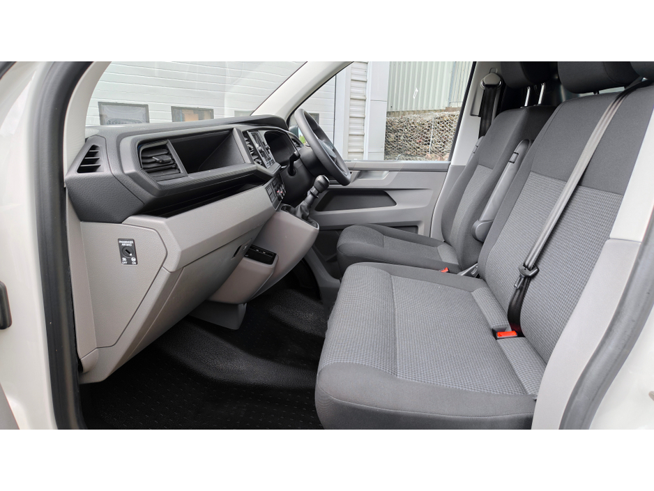 2024 Volkswagen Transporter 2800 TDI 110HP-AS NEW WITH JUST 6,500KM-EX DEMO-PLY LINED €27,950