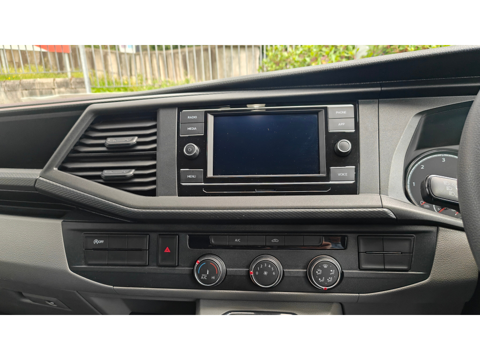 2024 Volkswagen Transporter 2800 TDI 110HP-AS NEW WITH JUST 6,500KM-EX DEMO-PLY LINED €27,950