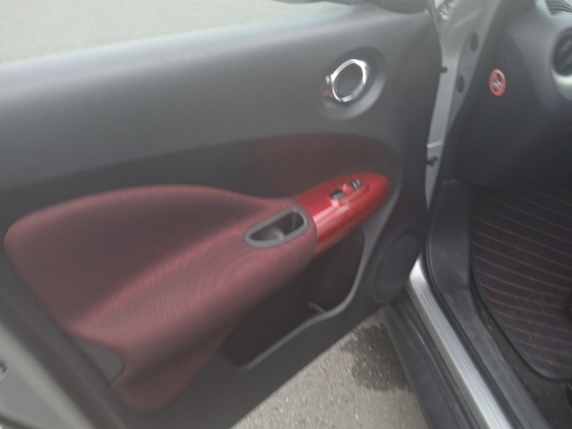 2012 Nissan Juke - image 3