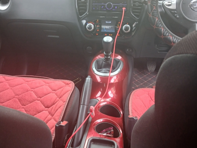 2012 Nissan Juke - image 4